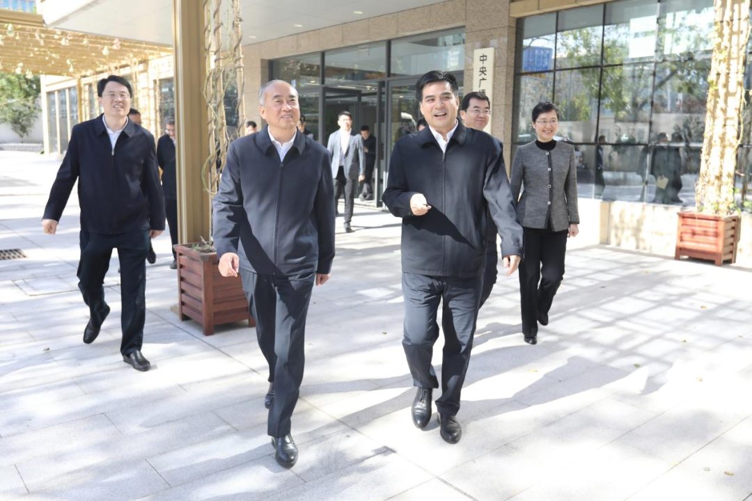 山東省委書(shū)記林武到中央廣播電視總臺(tái)山東總站走訪調(diào)研